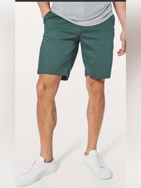 Lululemon Commission Short Slim 9”
Size Waist 31” in Mid Green